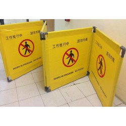 3-Panel Extra Large Foldable Plastic Barricade